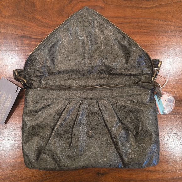 🎁 Matt & Nat Green Vegan Leather with Zipper Trim Clutch - Picture 3 of 10